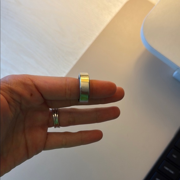 Oura ring - Picture 1 of 3